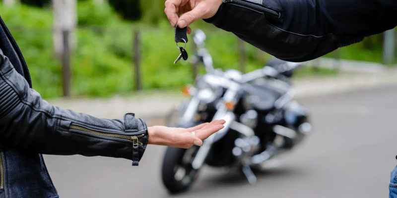אופנוע או רכב: למה כדאי להוציא רישיון קודם?